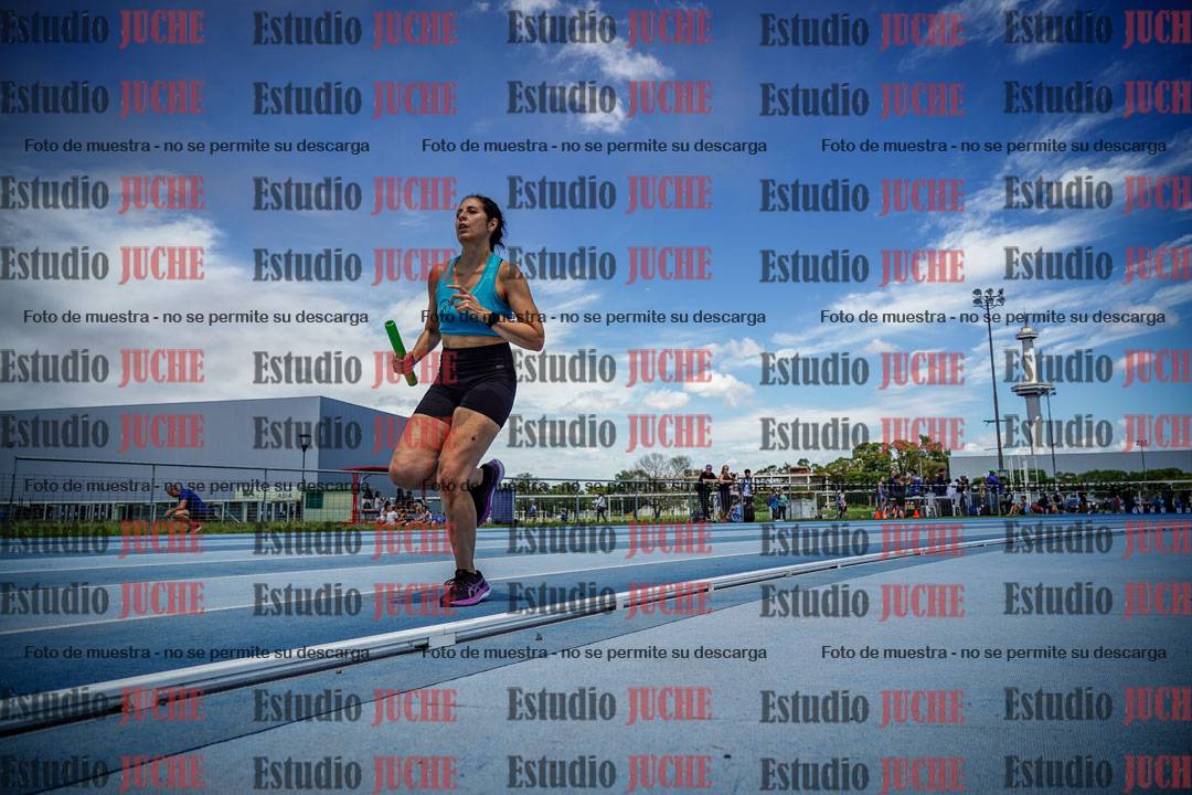Fotos durante el transcurso de los relevos 20' para running teams - serie 1