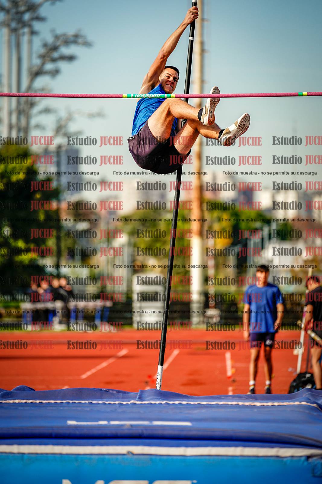 Fotos del salto con garrocha de varones - decatlón 8
