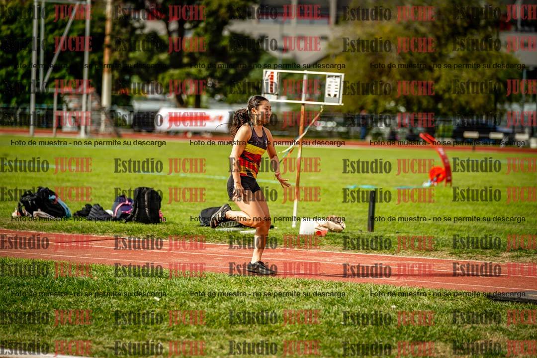 Fotos del salto en largo de mujeres