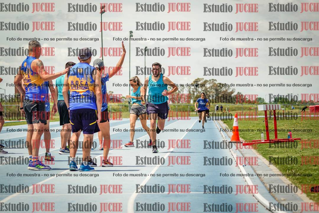 Fotos durante el transcurso de los relevos 20' para running teams - serie 1