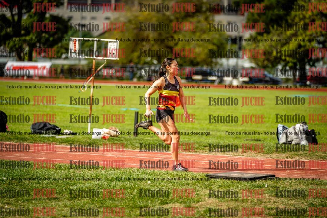 Fotos del salto en largo de mujeres