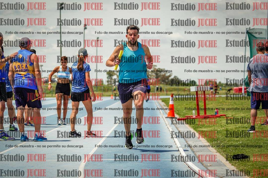 Fotos durante el transcurso de los relevos 20' para running teams - serie 1