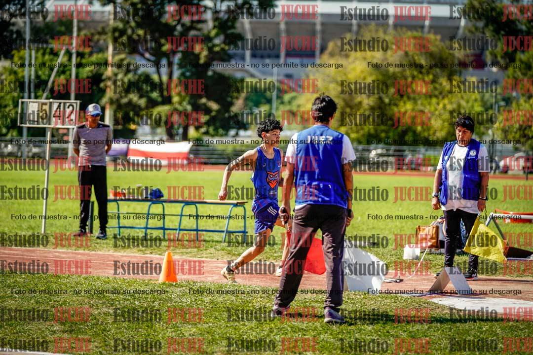 Fotos del salto en largo de varones