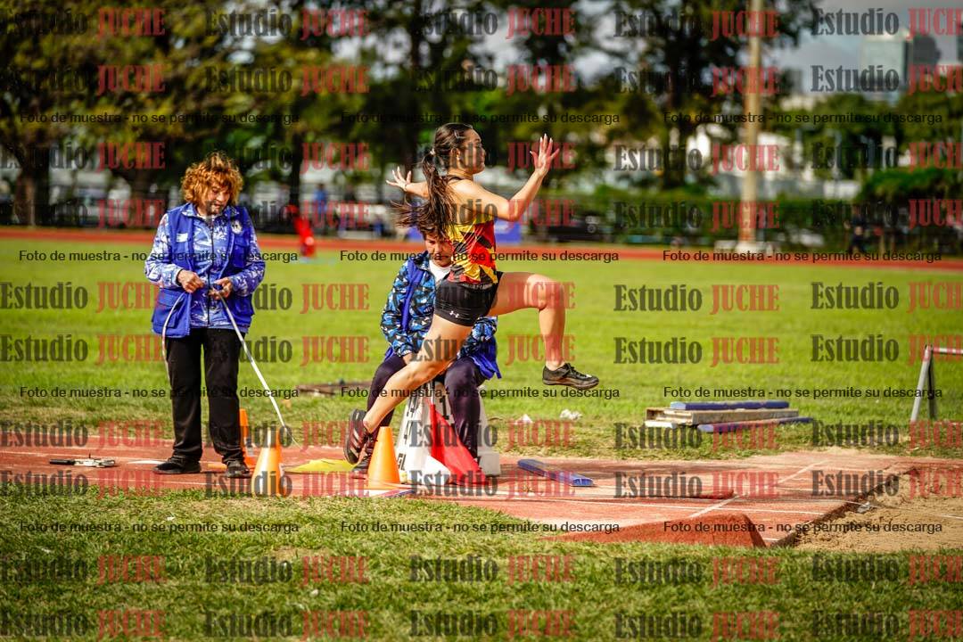 Fotos del salto en largo de mujeres