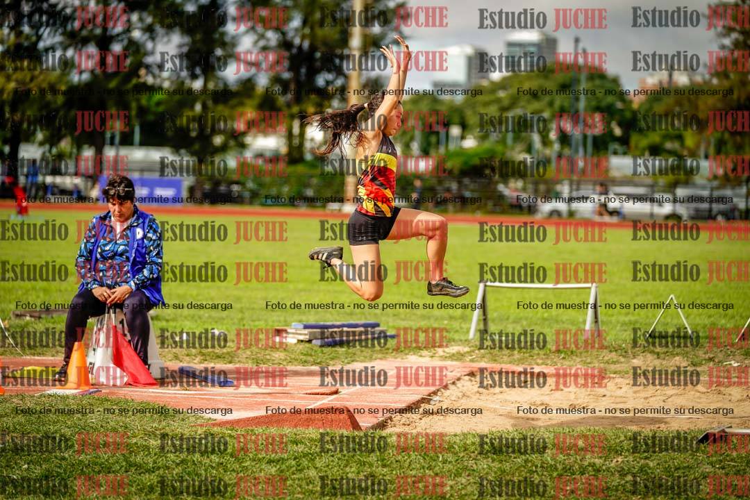 Fotos del salto en largo de mujeres