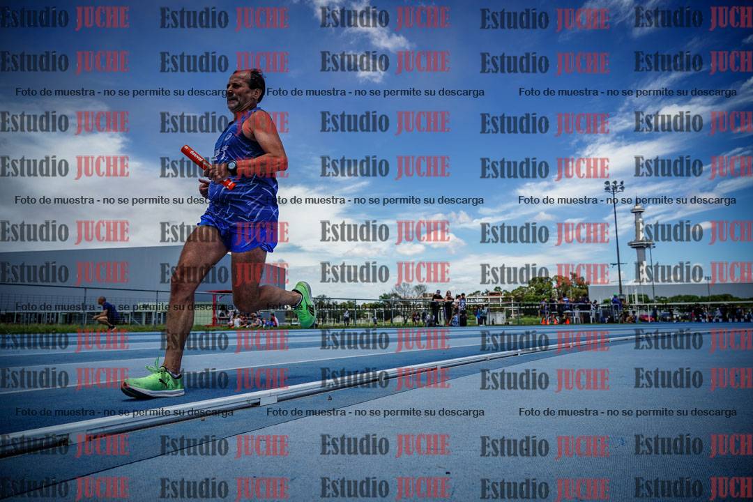 Fotos durante el transcurso de los relevos 20' para running teams - serie 1
