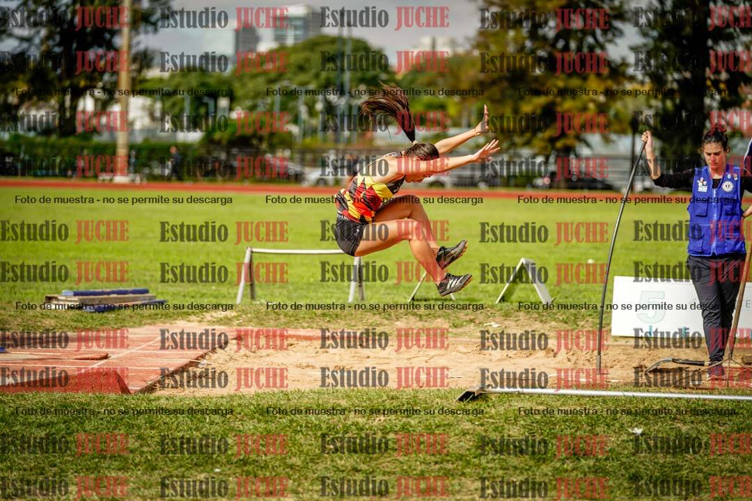 Fotos del salto en largo de mujeres