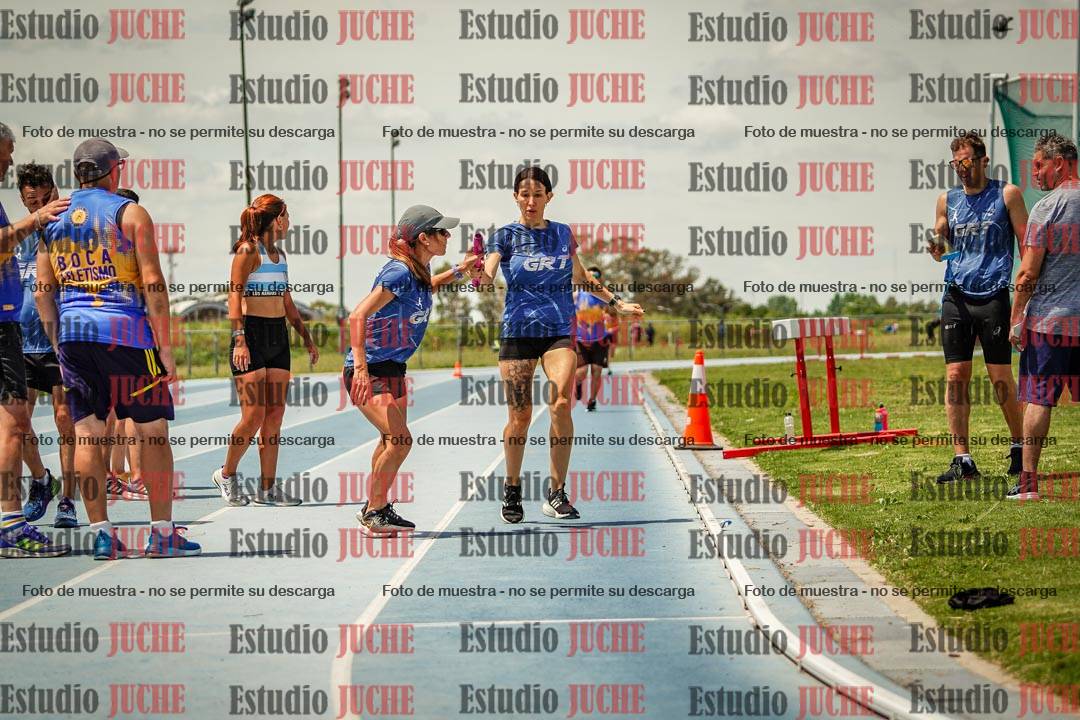 Fotos durante el transcurso de los relevos 20' para running teams - serie 1