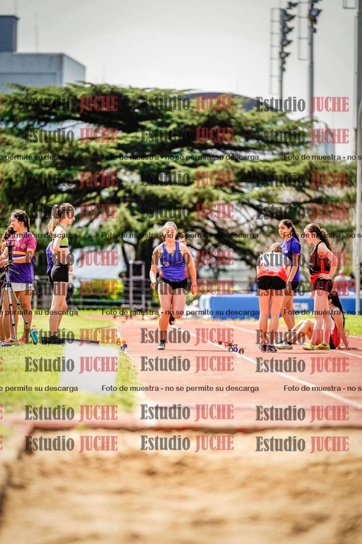 Fotos del salto en largo de mujeres