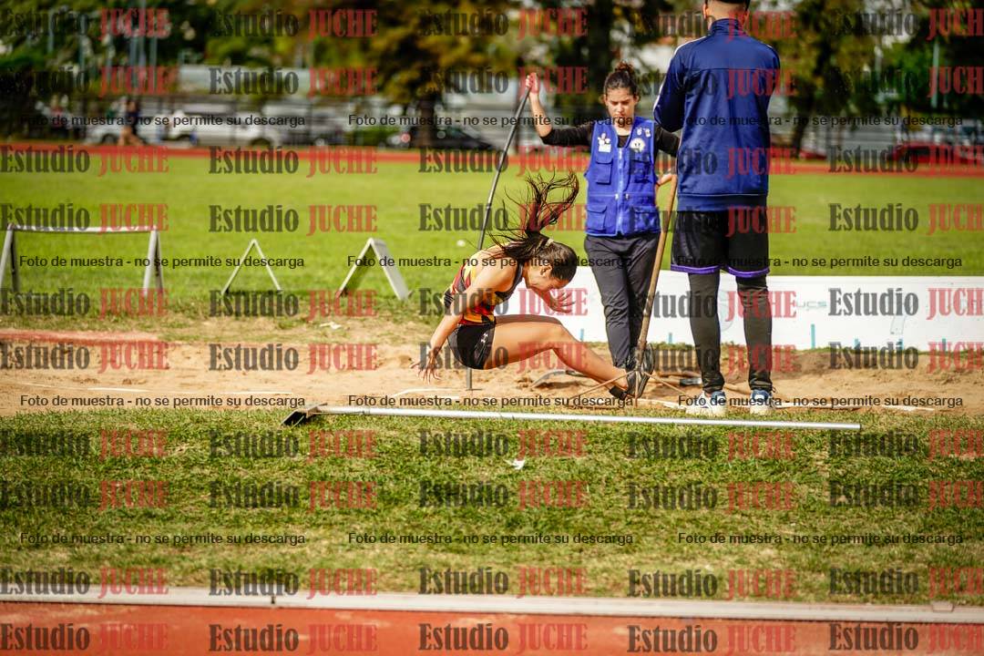 Fotos del salto en largo de mujeres