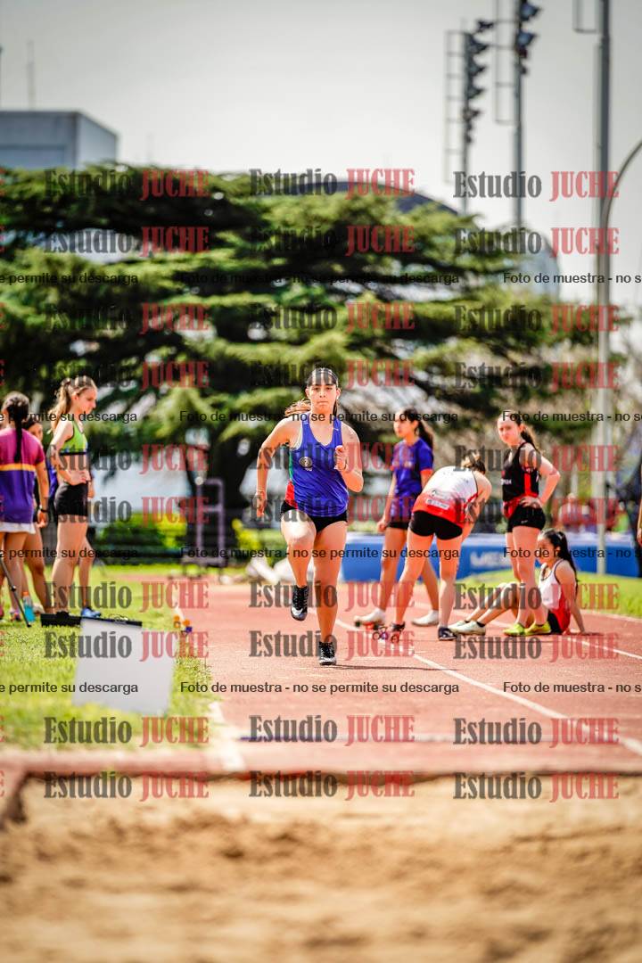 Fotos del salto en largo de mujeres