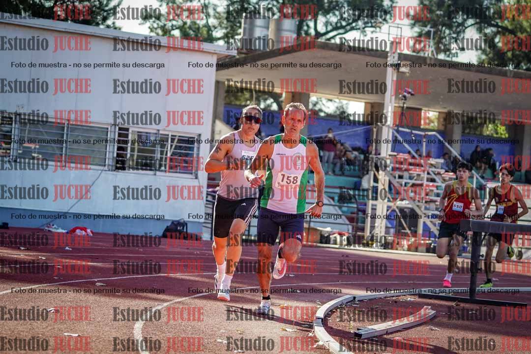 Fotos de los 800 m llanos de varones