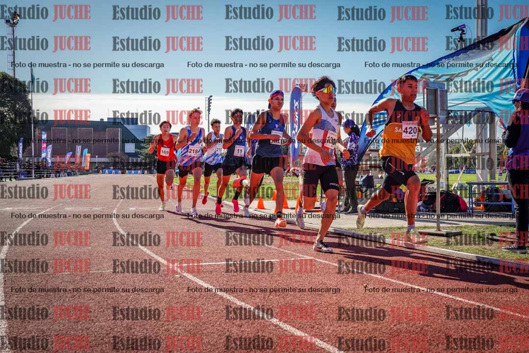 Fotos de los 800 m llanos de varones