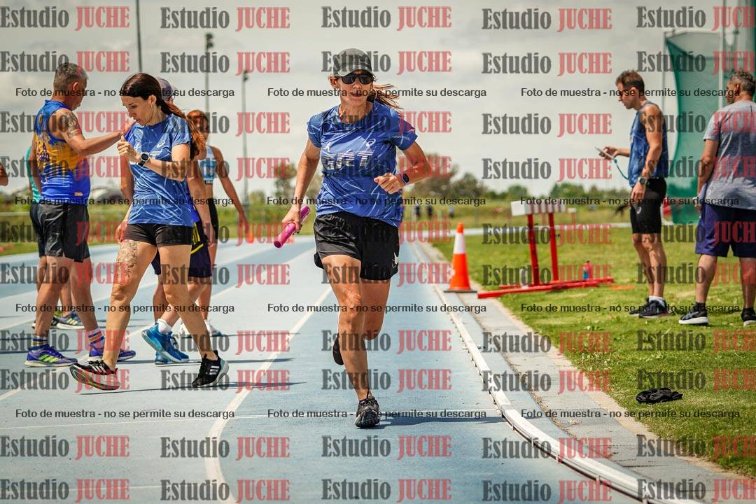 Fotos durante el transcurso de los relevos 20' para running teams - serie 1