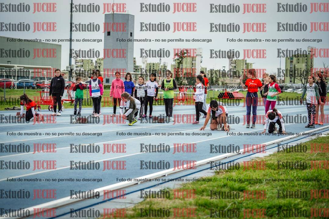 Fotos de los 50 m llanos de mujeres - U12
