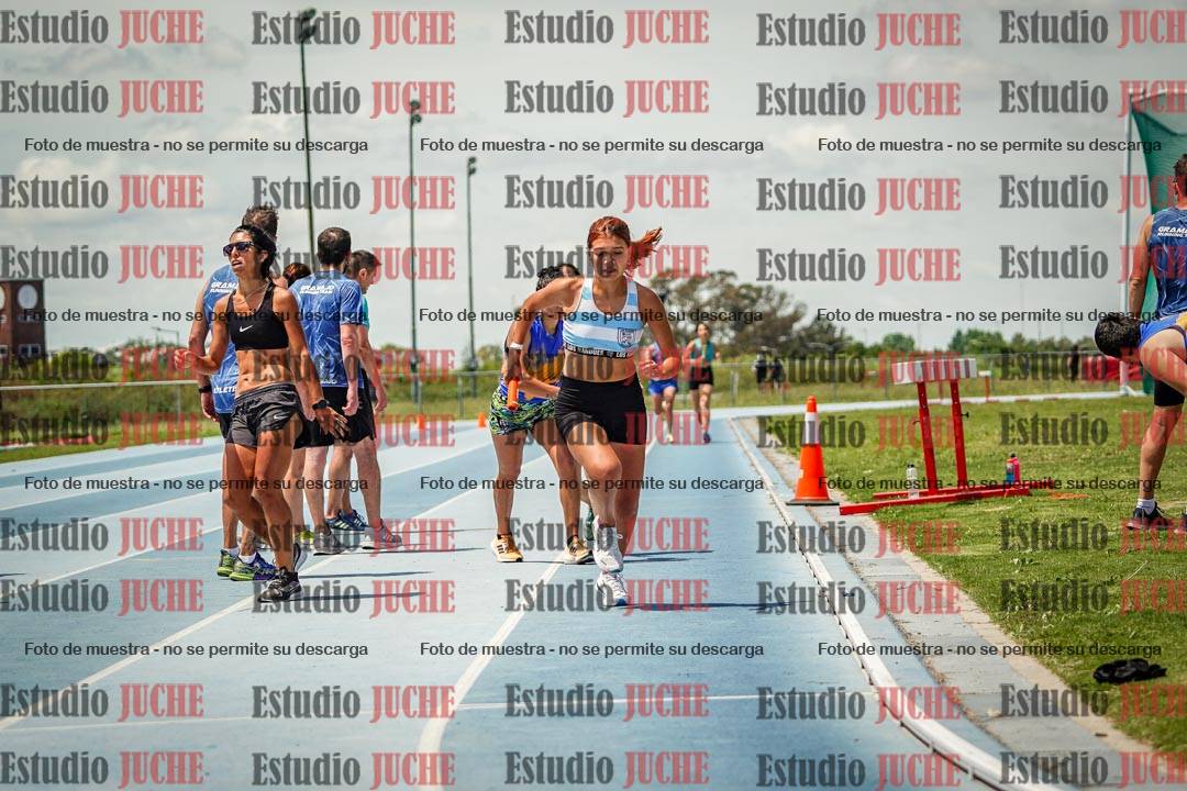 Fotos durante el transcurso de los relevos 20' para running teams - serie 1