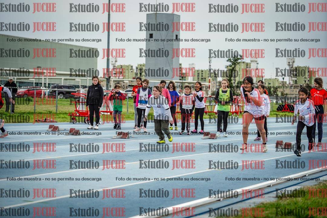 Fotos de los 50 m llanos de mujeres - U12
