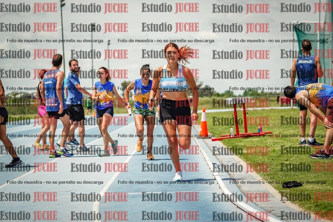 Fotos durante el transcurso de los relevos 20' para running teams - serie 1