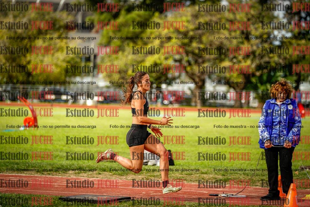 Fotos del salto en largo de mujeres