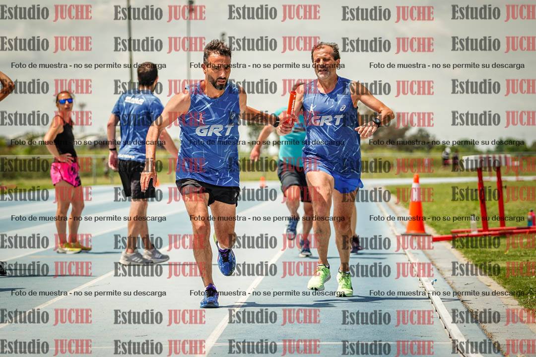 Fotos durante el transcurso de los relevos 20' para running teams - serie 1