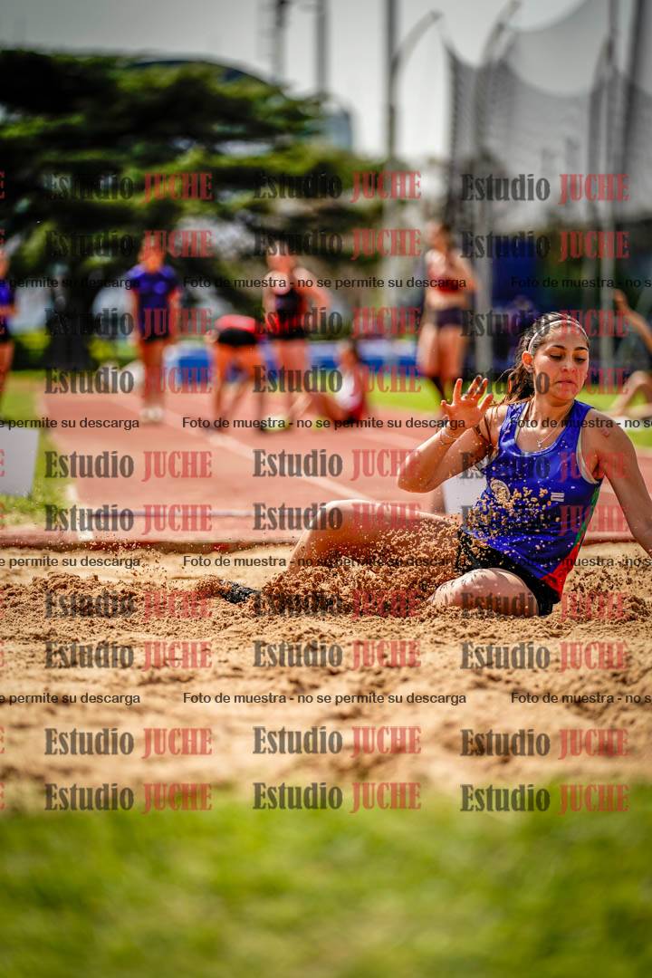 Fotos del salto en largo de mujeres