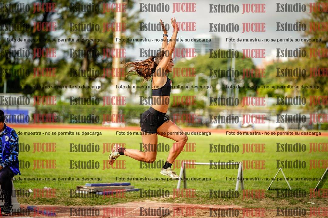 Fotos del salto en largo de mujeres