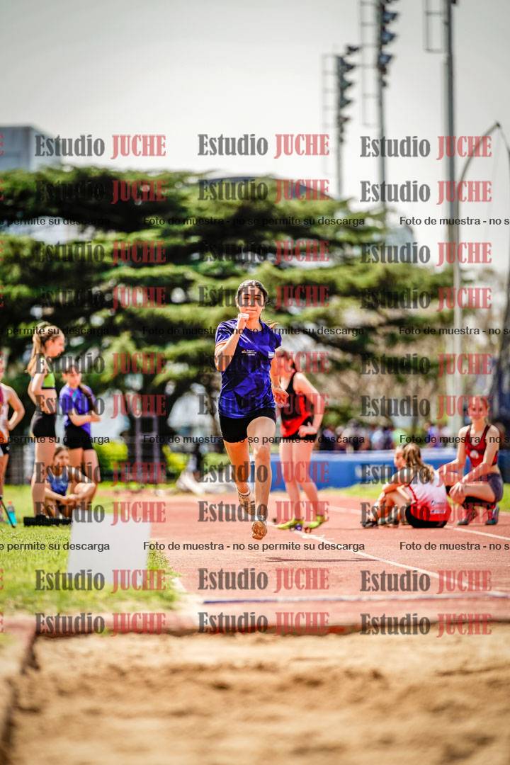 Fotos del salto en largo de mujeres