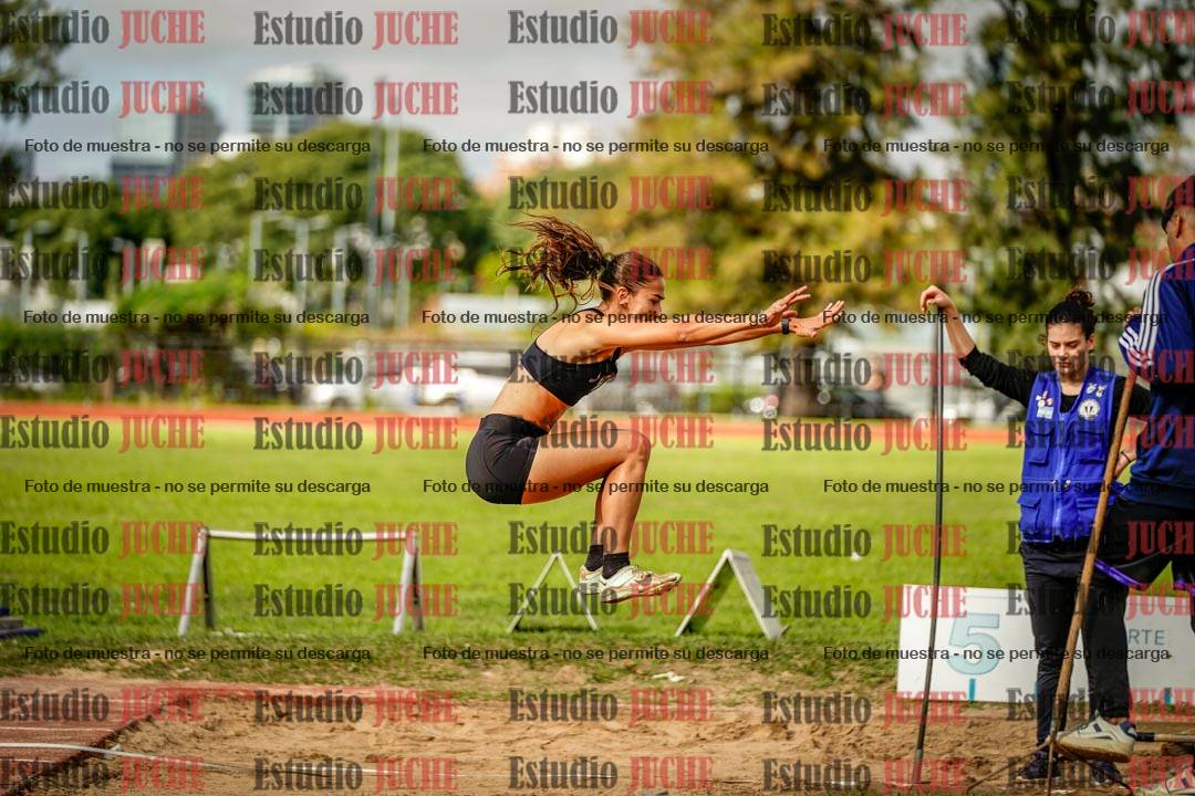 Fotos del salto en largo de mujeres