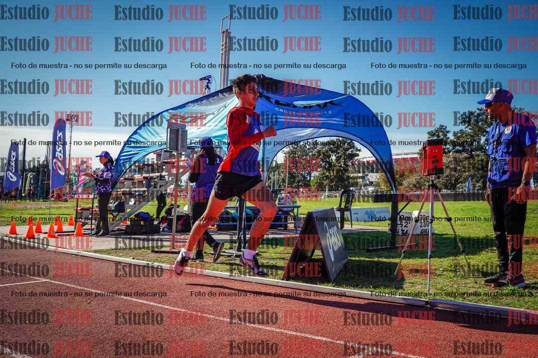 Fotos de los 800 m llanos de varones