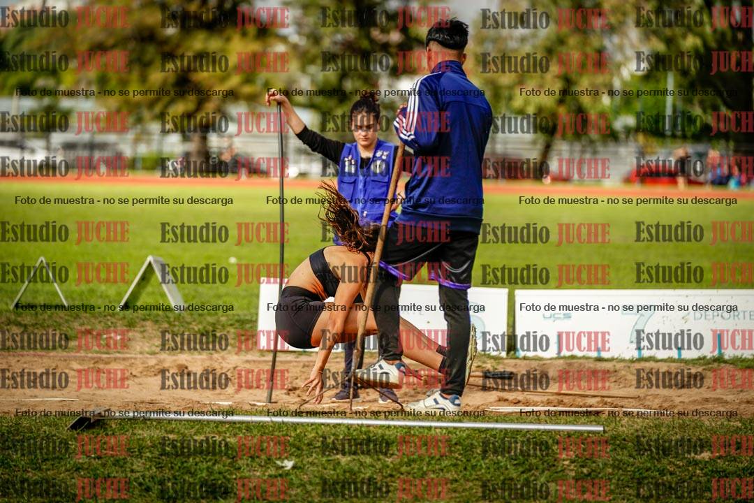 Fotos del salto en largo de mujeres