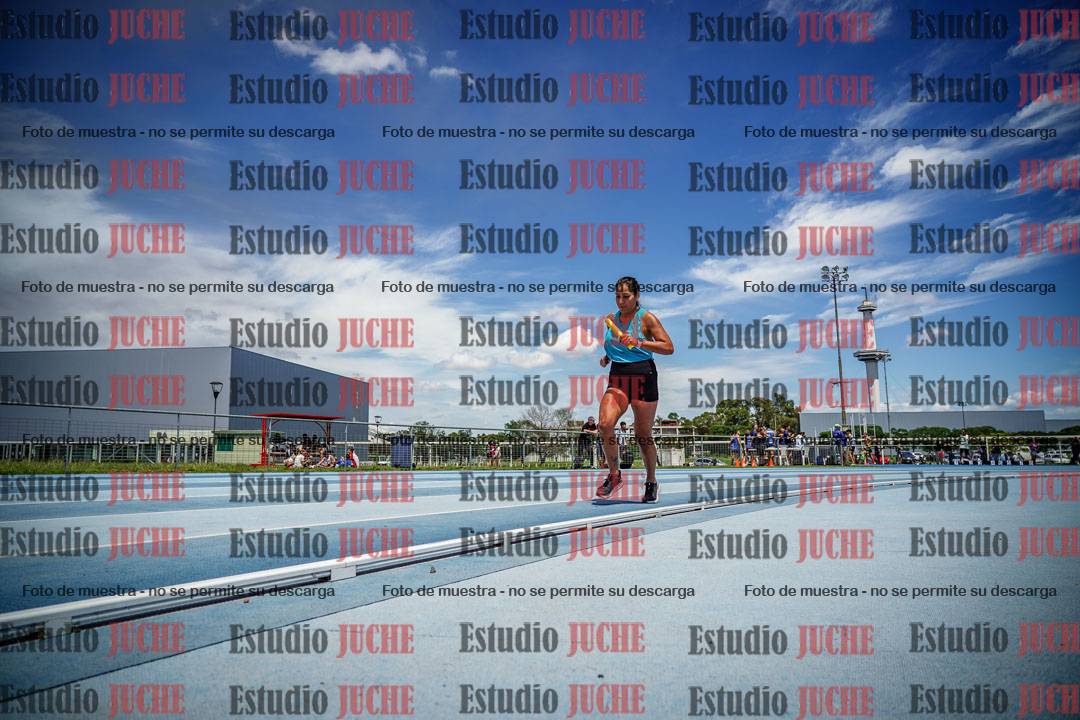 Fotos durante el transcurso de los relevos 20' para running teams - serie 1