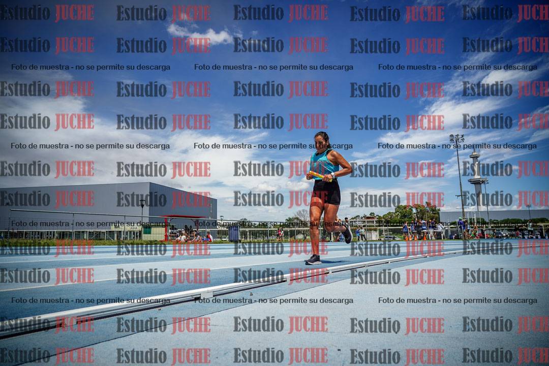 Fotos durante el transcurso de los relevos 20' para running teams - serie 1