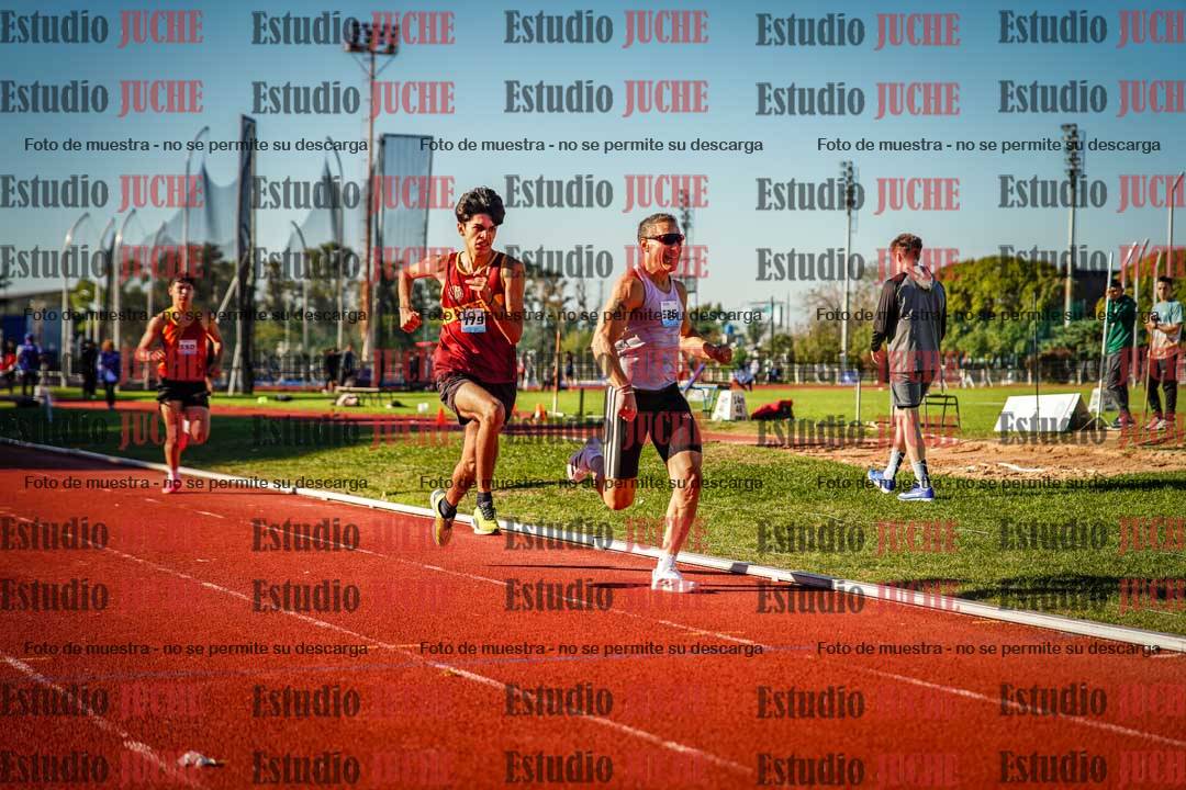 Fotos de los 800 m llanos de varones