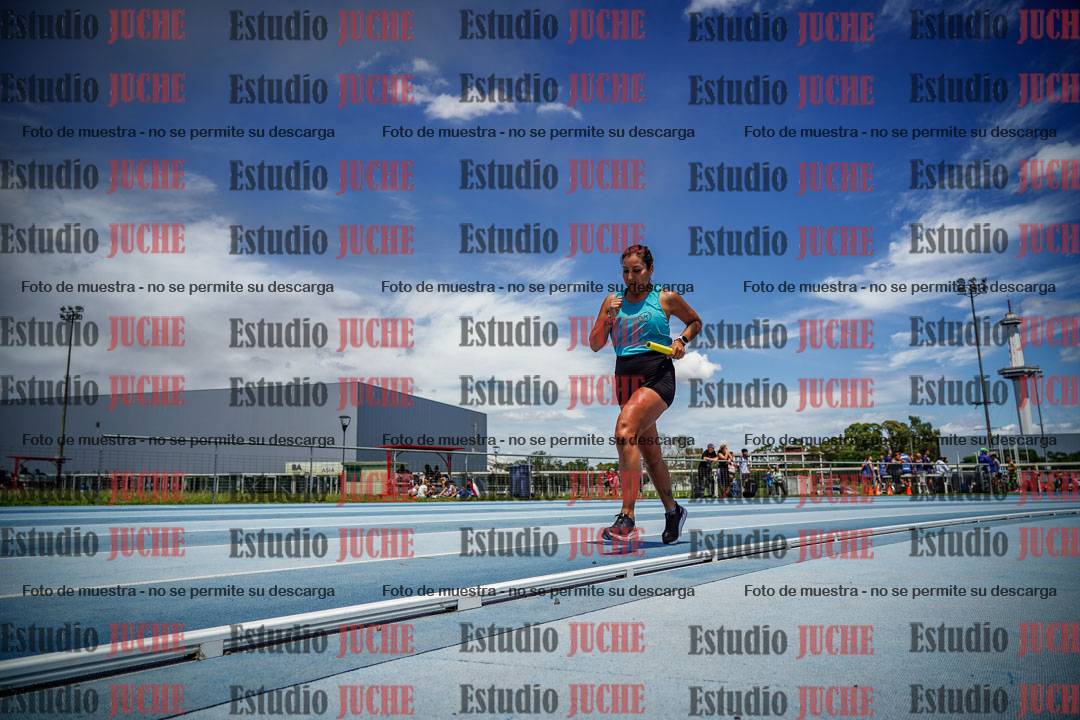 Fotos durante el transcurso de los relevos 20' para running teams - serie 1