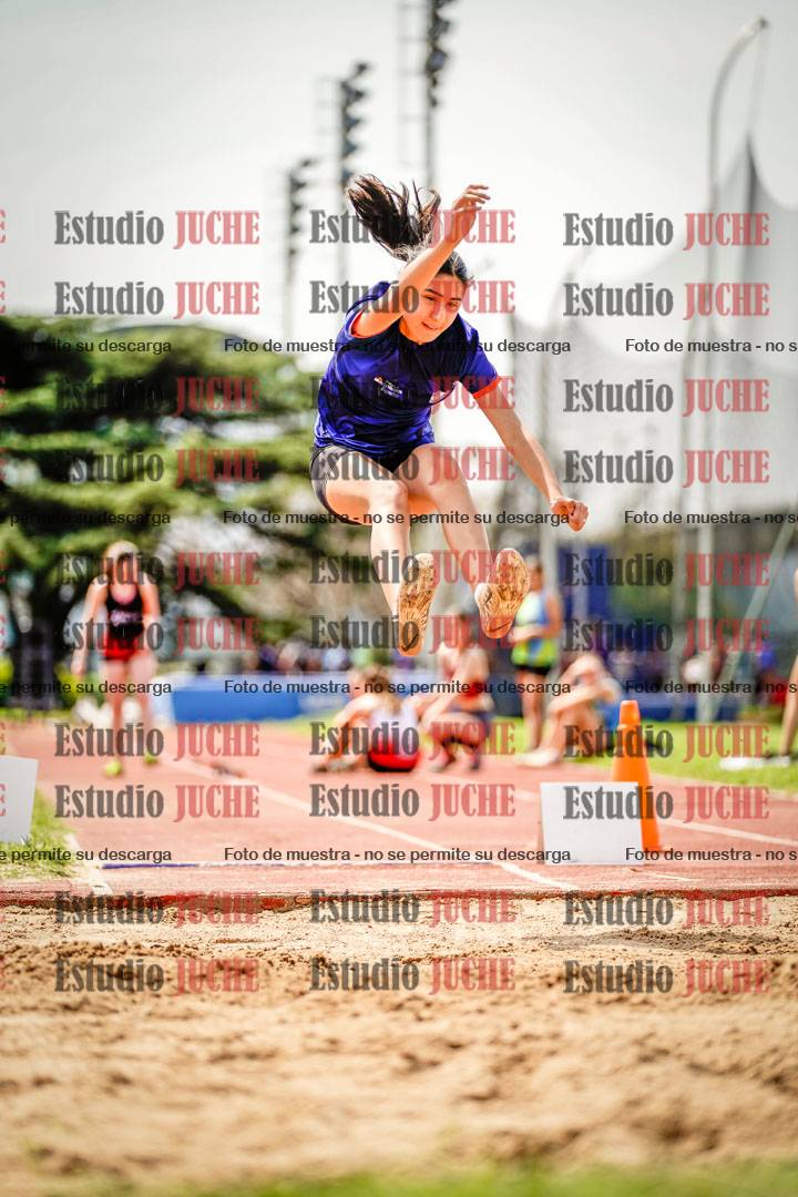 Fotos del salto en largo de mujeres