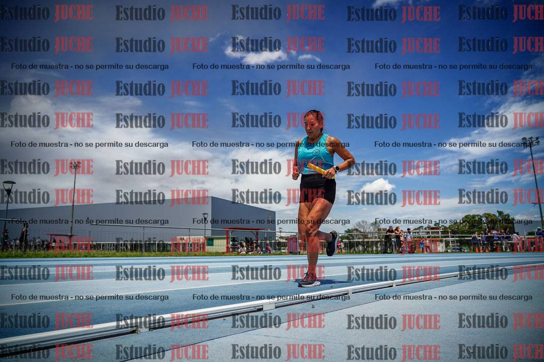 Fotos durante el transcurso de los relevos 20' para running teams - serie 1