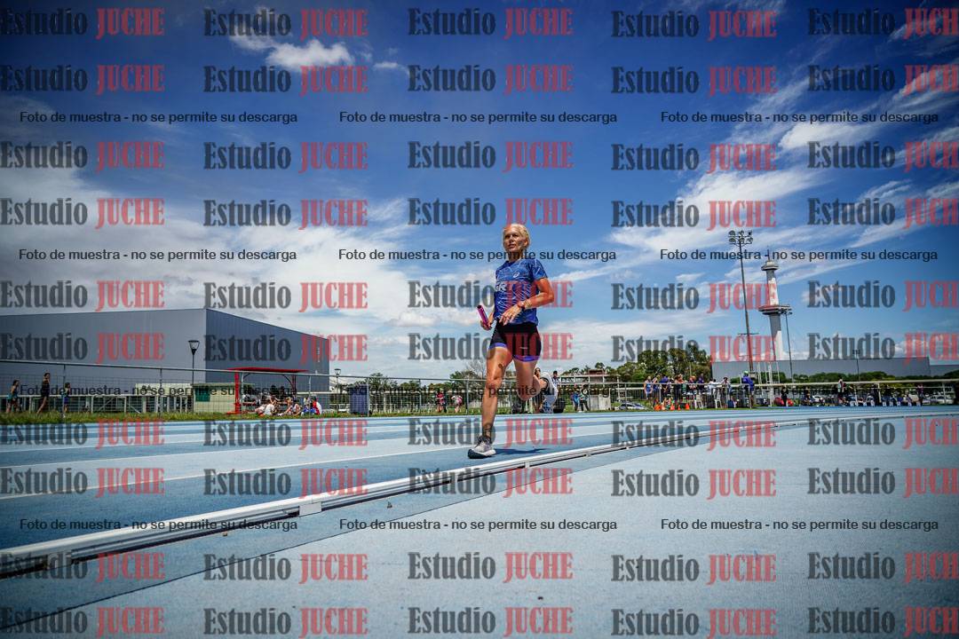 Fotos durante el transcurso de los relevos 20' para running teams - serie 1