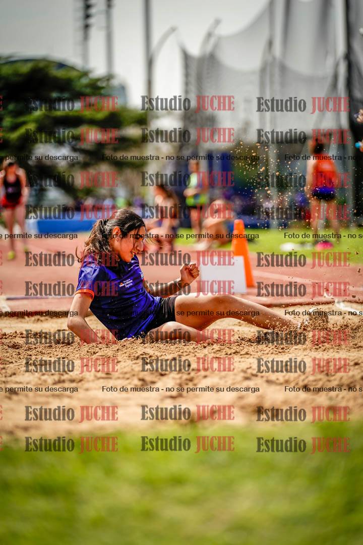 Fotos del salto en largo de mujeres