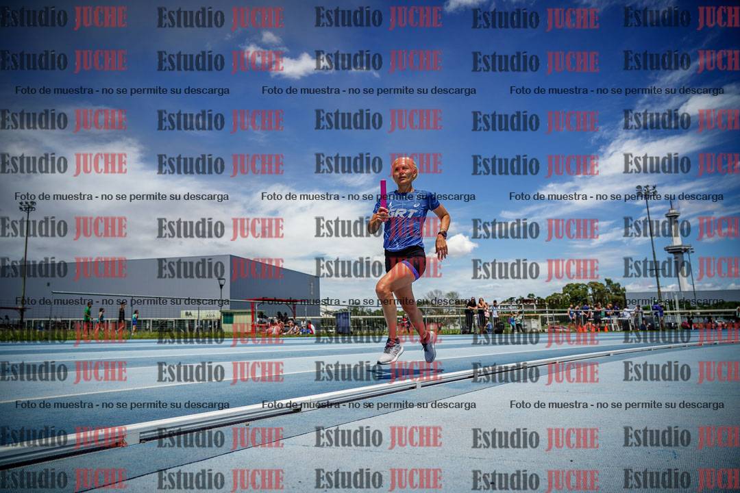 Fotos durante el transcurso de los relevos 20' para running teams - serie 1