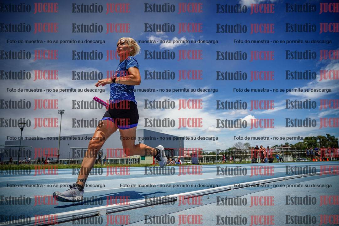 Fotos durante el transcurso de los relevos 20' para running teams - serie 1