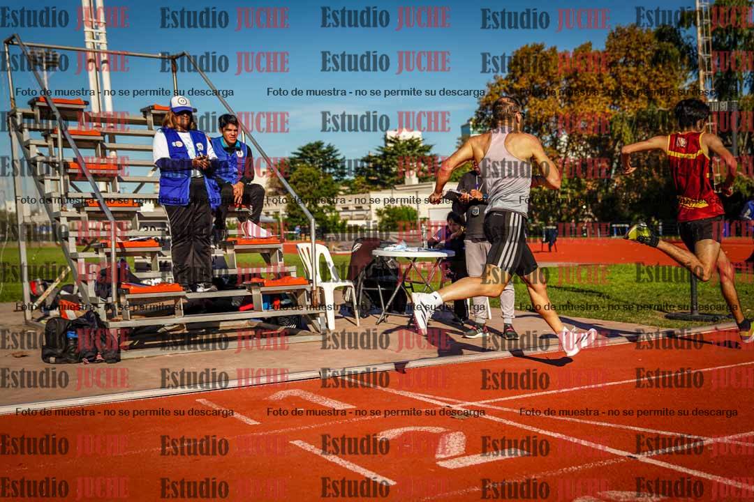 Fotos de los 800 m llanos de varones
