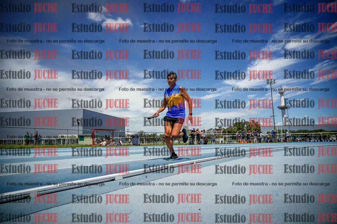 Fotos durante el transcurso de los relevos 20' para running teams - serie 1