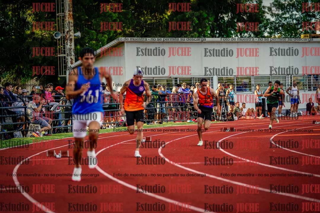 Fotos de los 400 m llanos de varones