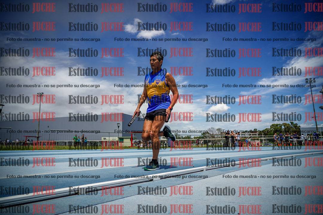 Fotos durante el transcurso de los relevos 20' para running teams - serie 1