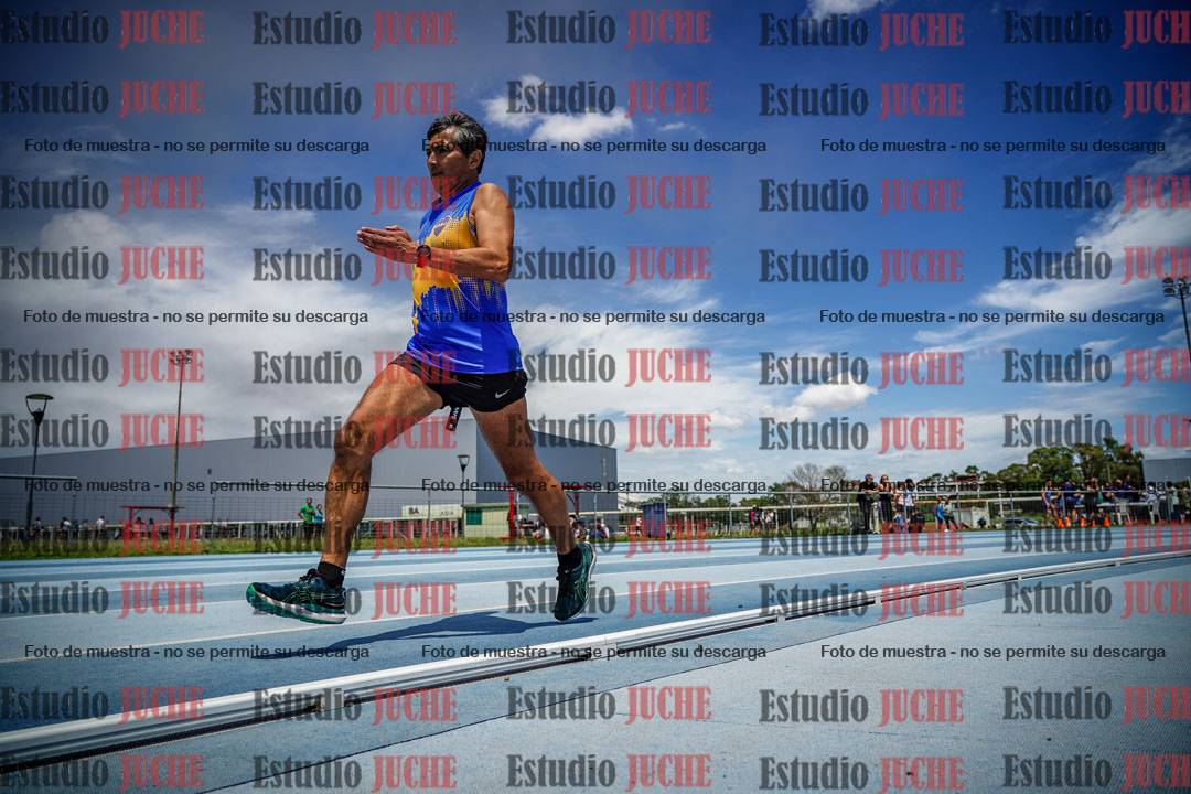 Fotos durante el transcurso de los relevos 20' para running teams - serie 1