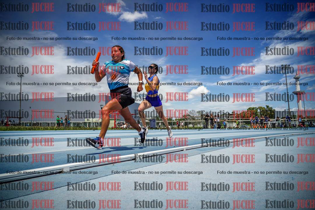 Fotos durante el transcurso de los relevos 20' para running teams - serie 1