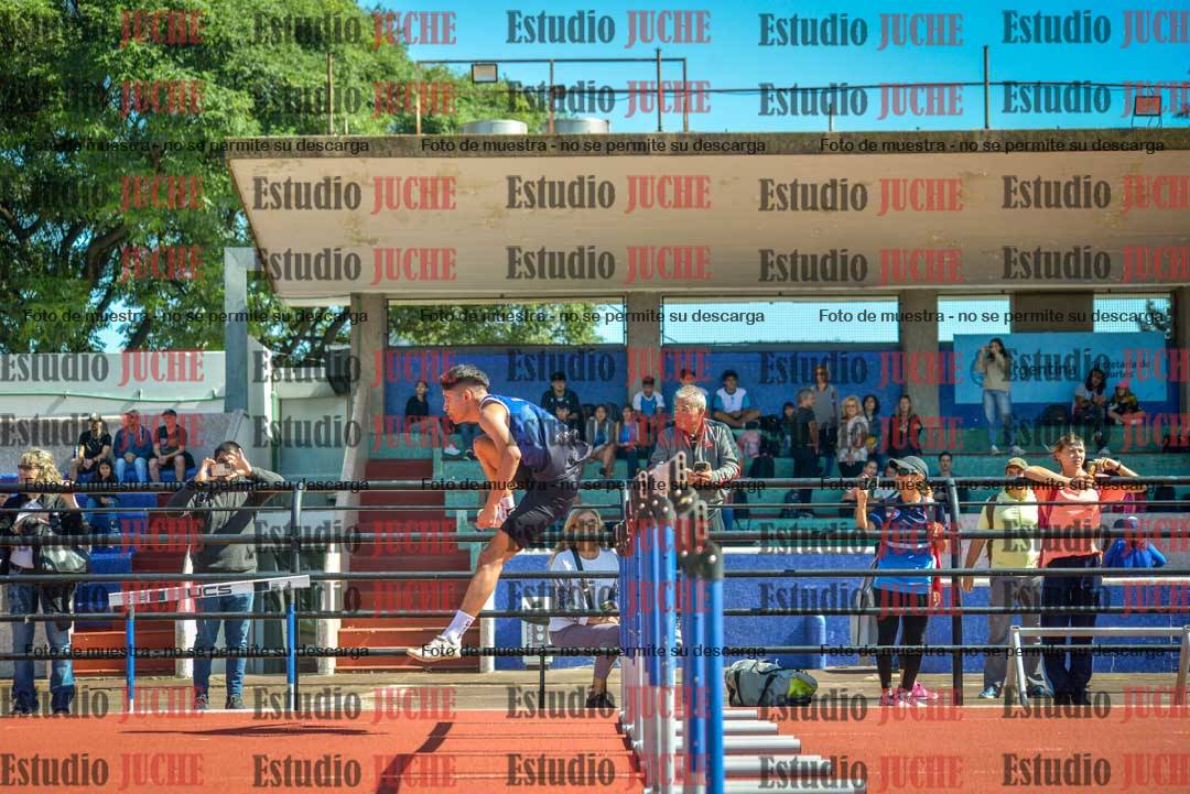 Fotos de los 100 m con vallas de varones