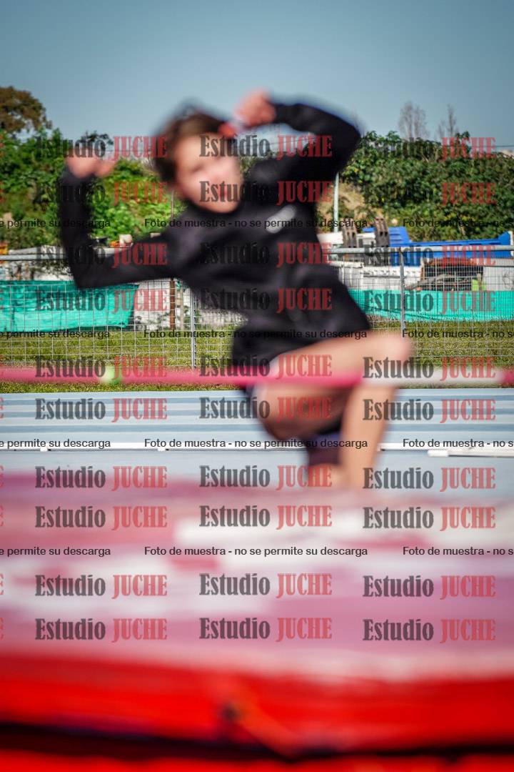 Fotos del salto en alto de mujeres y varones - U15