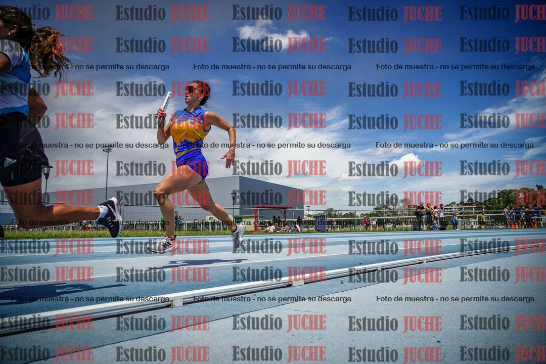 Fotos durante el transcurso de los relevos 20' para running teams - serie 1
