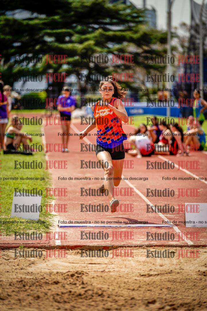 Fotos del salto en largo de mujeres
